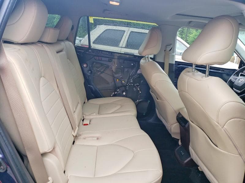 2022 TOYOTA HIGHLANDER XLE 10