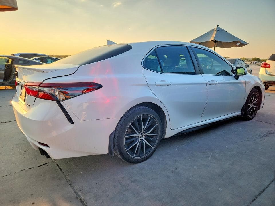 2021 TOYOTA CAMRY SE 3