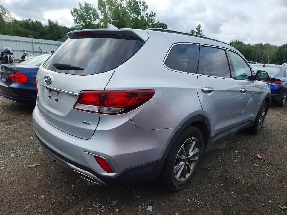 2017 HYUNDAI SANTA FE SE 3