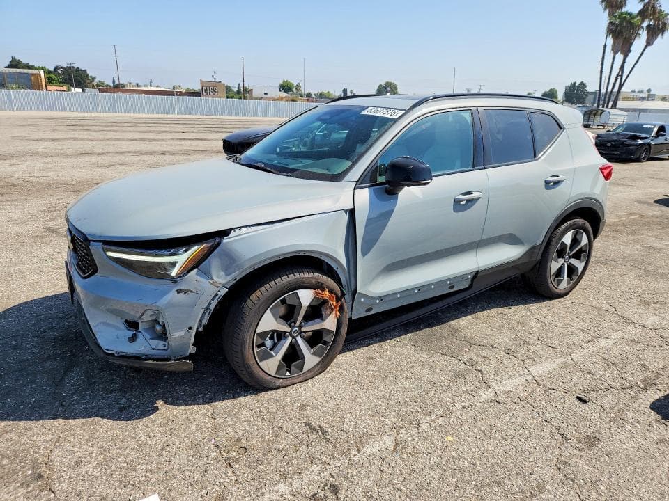2026 VOLVO XC40 PLUS - 1