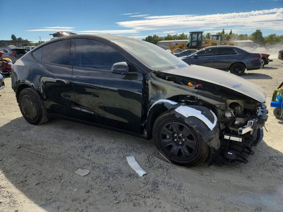 2026 TESLA MODEL Y 4
