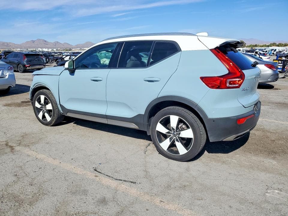 2019 VOLVO XC40 T4 MOMENTUM 2