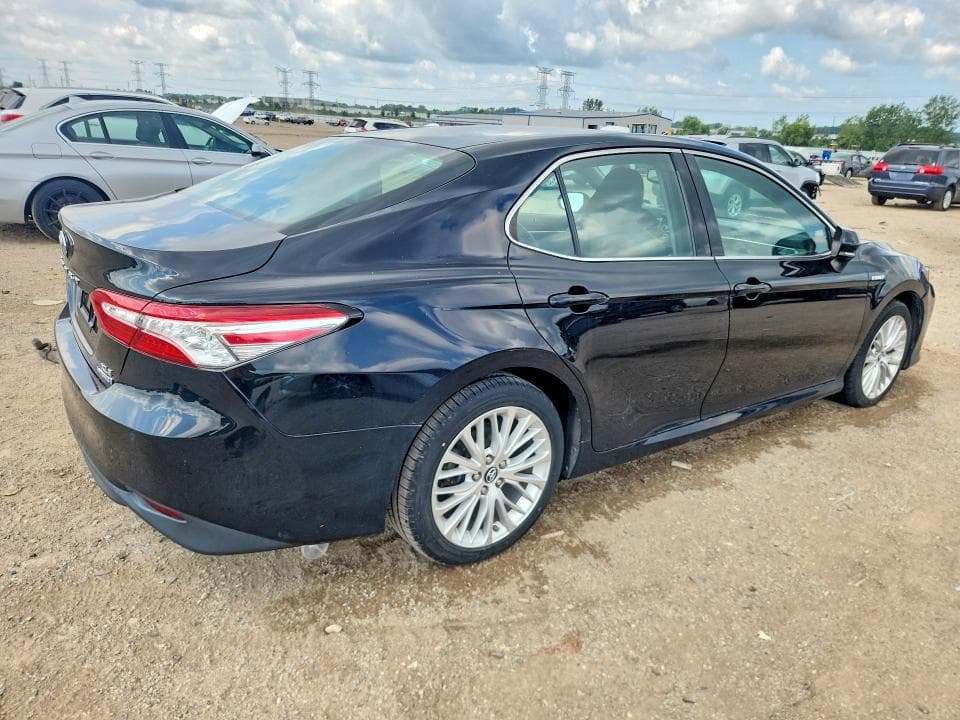 2018 TOYOTA CAMRY HYBRID XLE 3