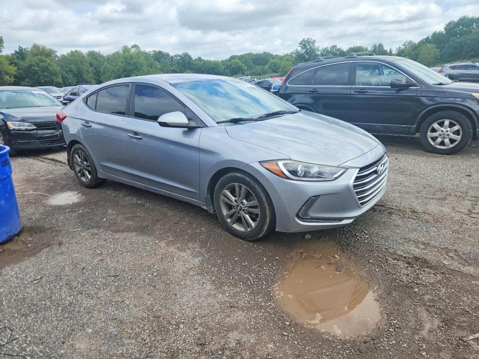 2017 HYUNDAI ELANTRA SE 4