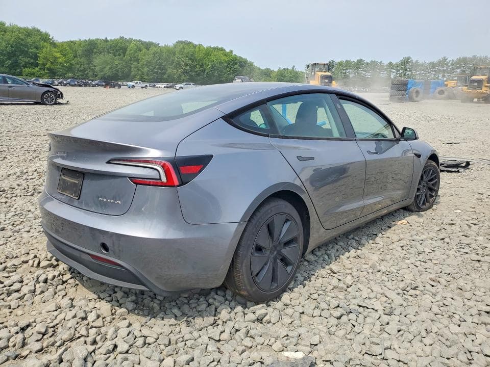2025 TESLA MODEL 3 3