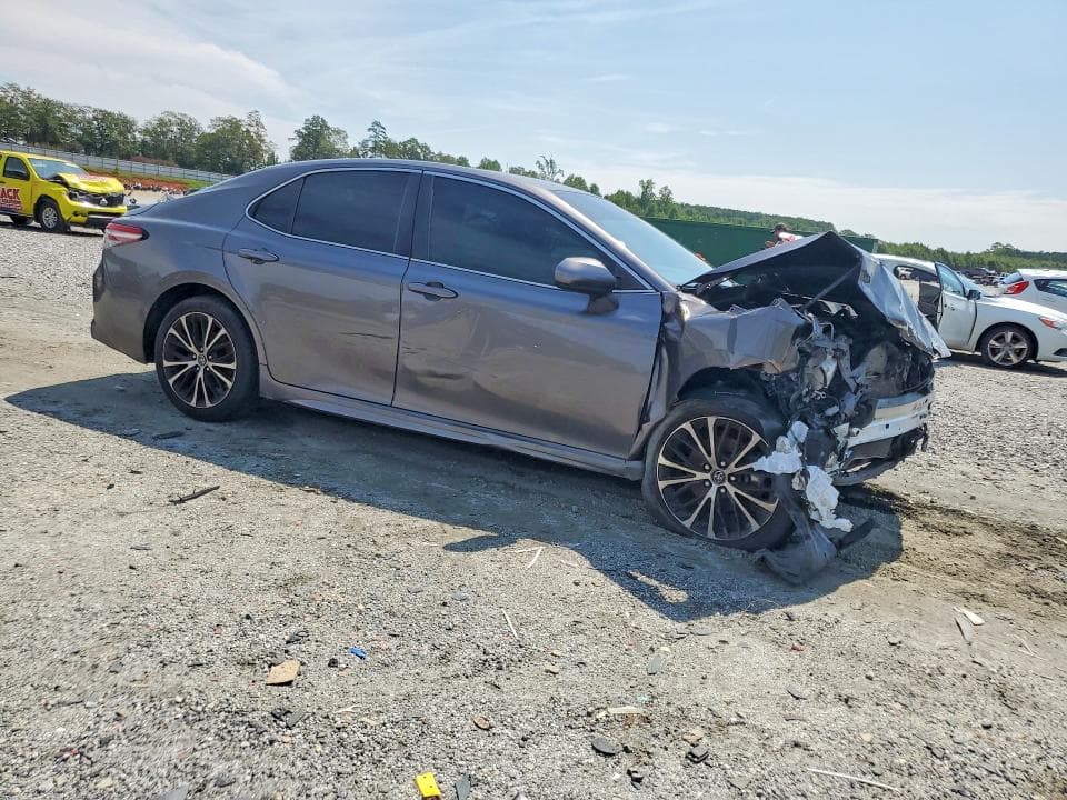 2019 TOYOTA CAMRY SE 4