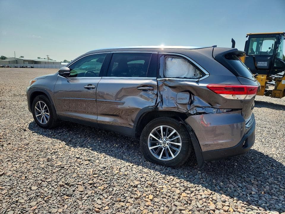 2019 TOYOTA HIGHLANDER XLE 2