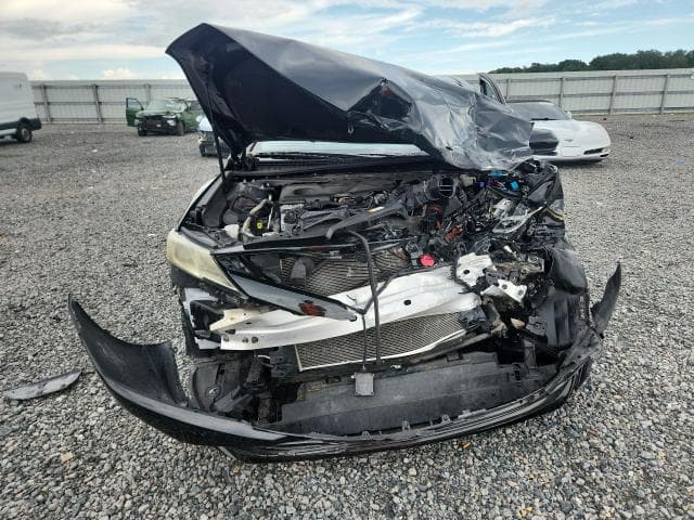 2020 TOYOTA CAMRY LE 5