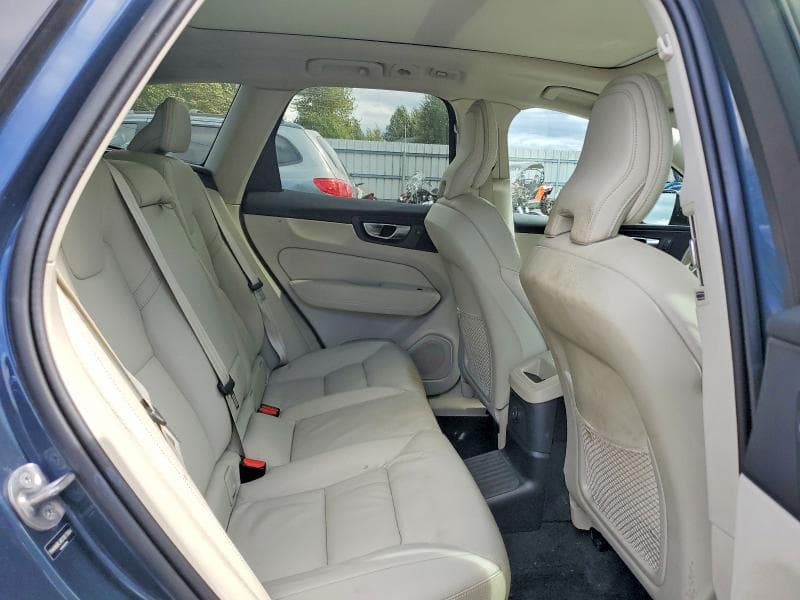 2025 VOLVO XC60 CORE 11