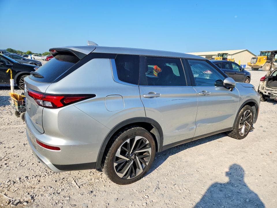 2023 MITSUBISHI OUTLANDER SE 3