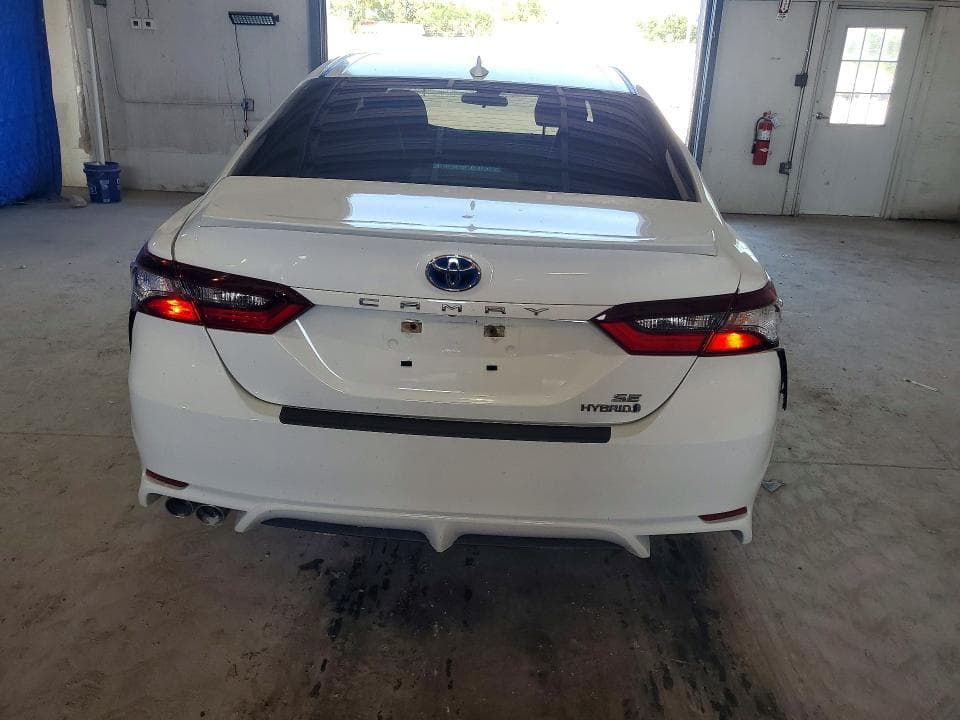 2021 TOYOTA CAMRY SE 6
