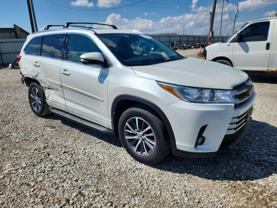 2017 TOYOTA HIGHLANDER XLE 4