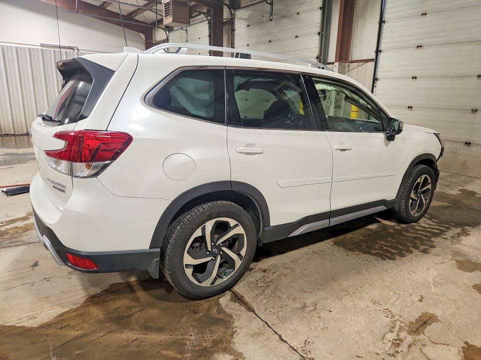 2023 SUBARU FORESTER TOURING 3