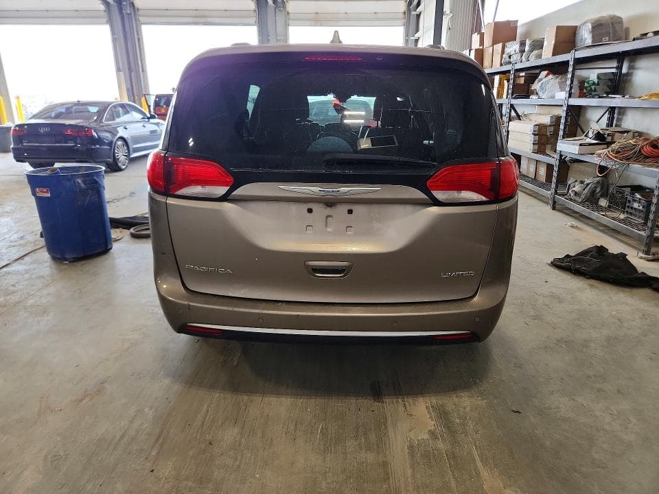 2018 CHRYSLER PACIFICA LIMITED 6