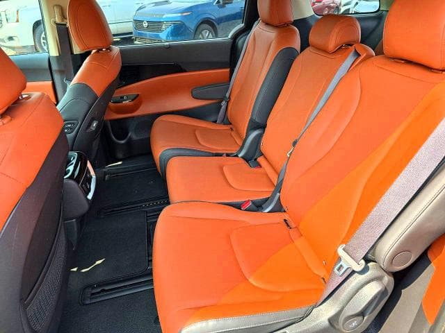 2024 KIA CARNIVAL SX 11
