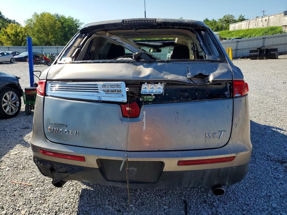 2018 LINCOLN MKT 6