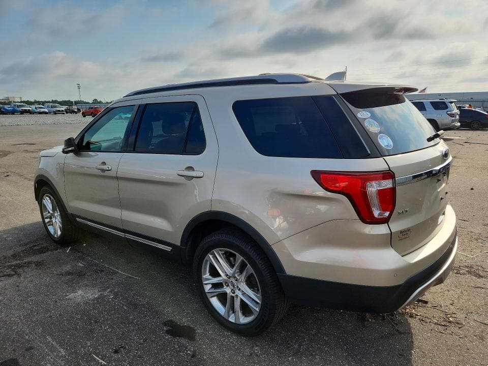 2017 FORD EXPLORER XLT 2