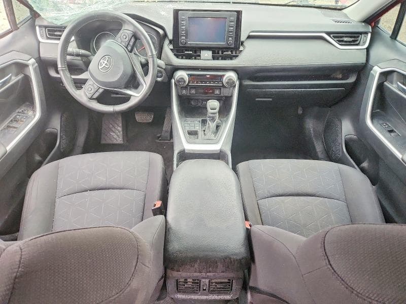 2019 TOYOTA RAV4 XLE 8