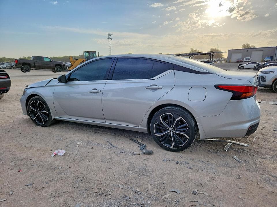 2023 NISSAN ALTIMA SR 2