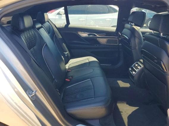 2022 BMW 750 XI 10
