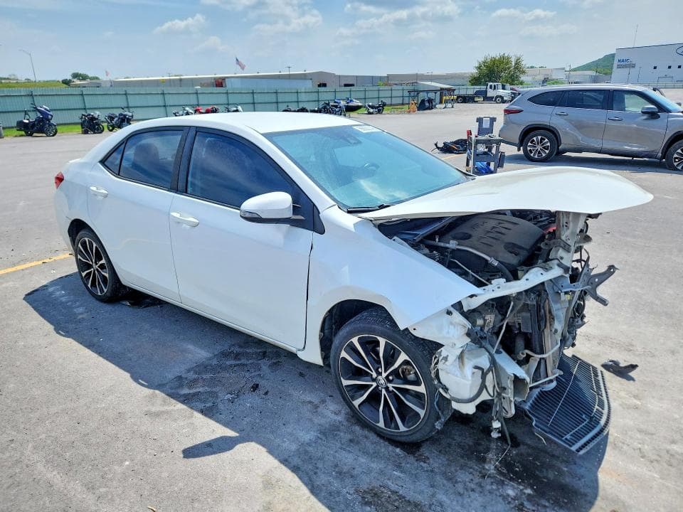 2017 TOYOTA COROLLA SE 4