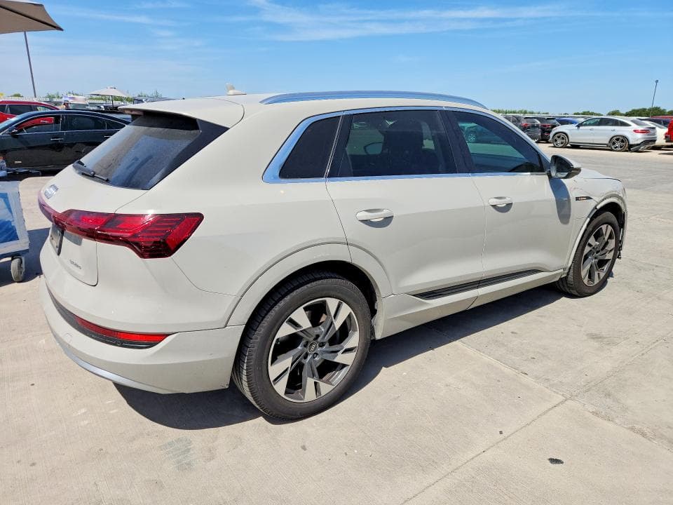 2022 AUDI E-TRON PREMIUM 3