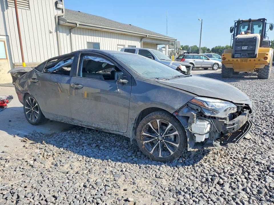 2017 TOYOTA COROLLA SE 4
