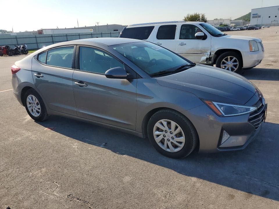 2019 HYUNDAI ELANTRA SE 4