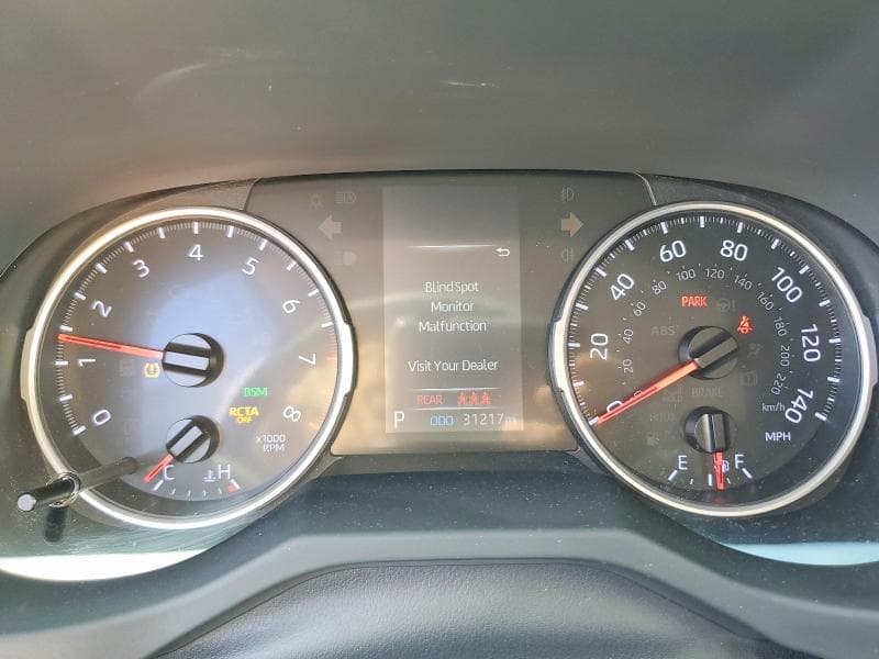 2019 TOYOTA RAV4 XLE 9