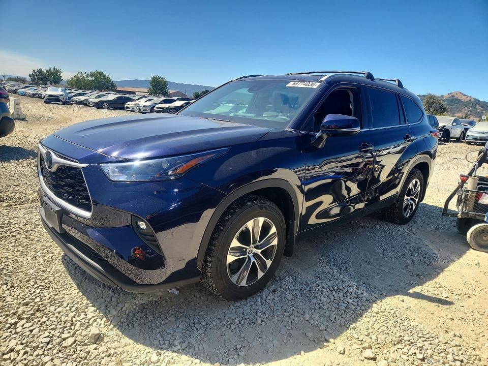 2022 TOYOTA HIGHLANDER XLE - 1