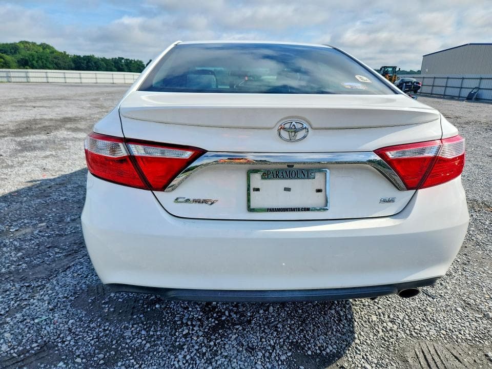 2017 TOYOTA CAMRY SE 6