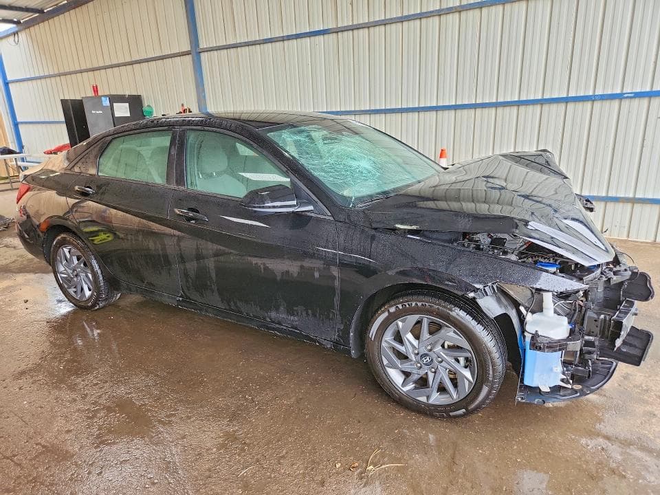 2024 HYUNDAI ELANTRA SEL 4