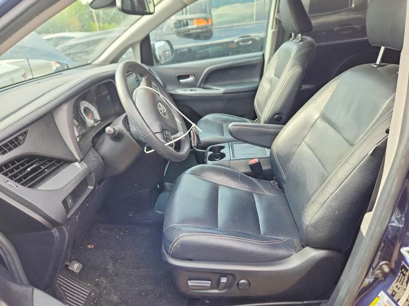 2018 TOYOTA SIENNA SE PREMIUM 8-PASSENGER 7