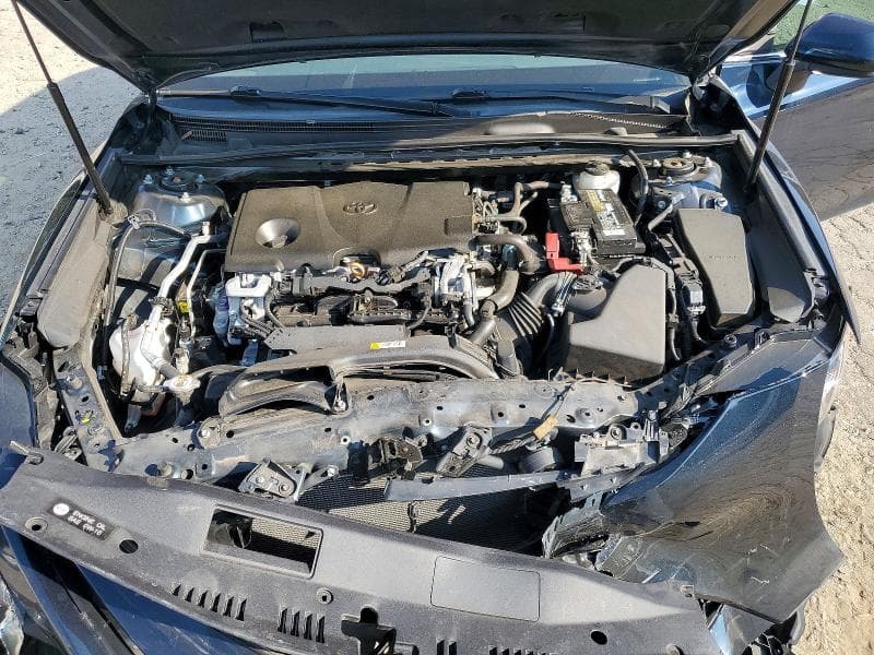 2020 TOYOTA CAMRY SE 11