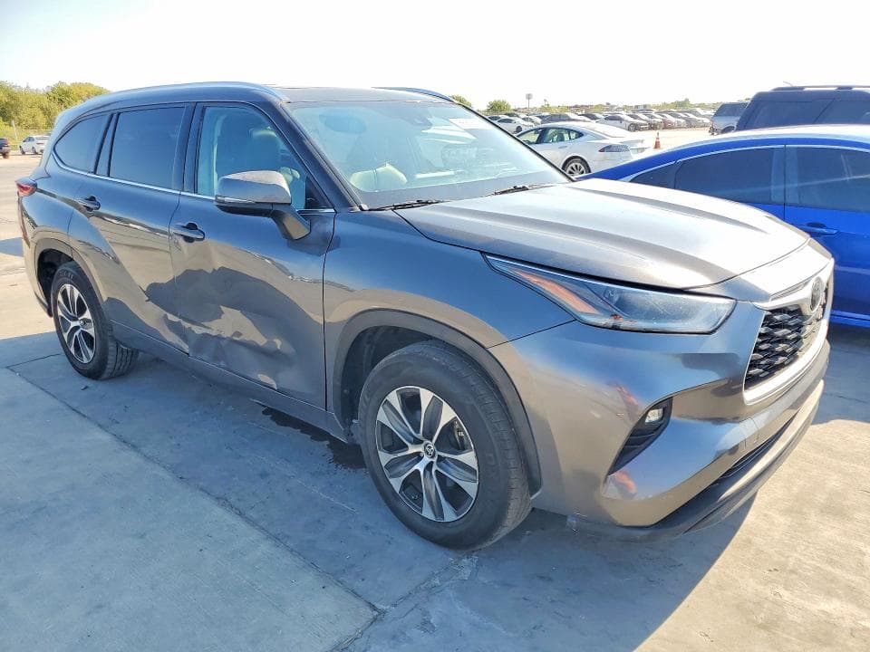 2021 TOYOTA HIGHLANDER XLE 4