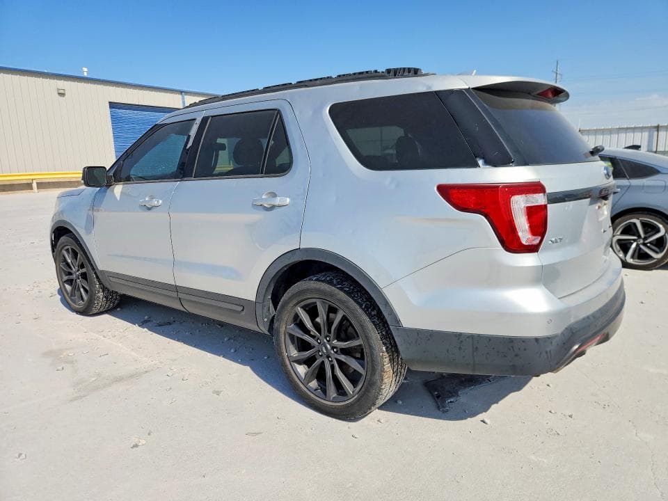 2017 FORD EXPLORER XLT 2
