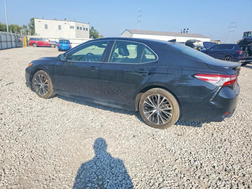 2020 TOYOTA CAMRY SE 2