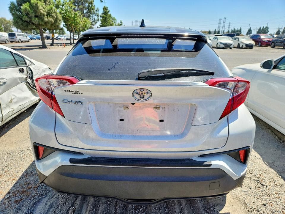 2019 TOYOTA C-HR XLE 6