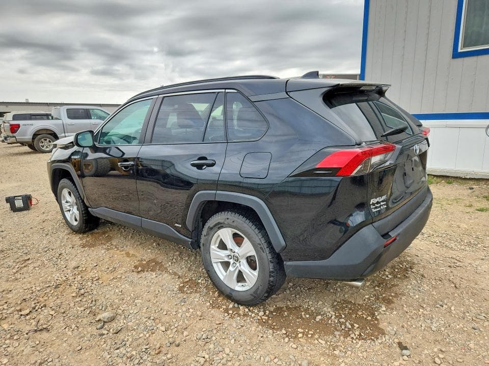 2021 TOYOTA RAV4 LE 2