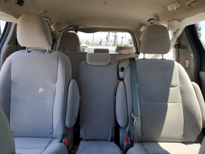 2018 TOYOTA SIENNA LE 10