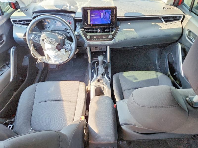 2024 TOYOTA COROLLA CROSS LE 8