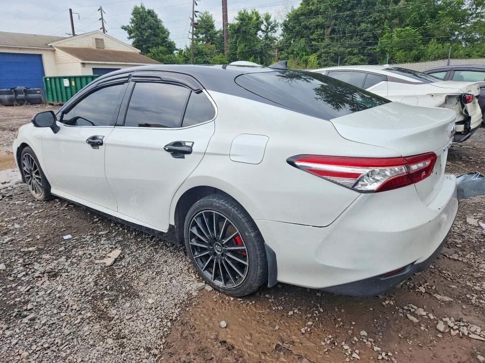 2020 TOYOTA CAMRY XLE 2