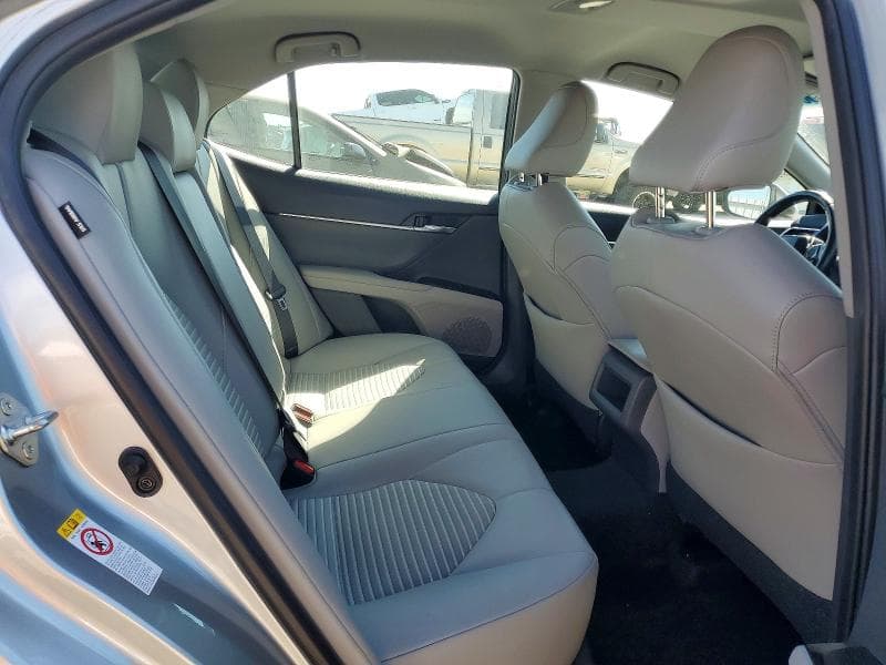 2018 TOYOTA CAMRY SE 10