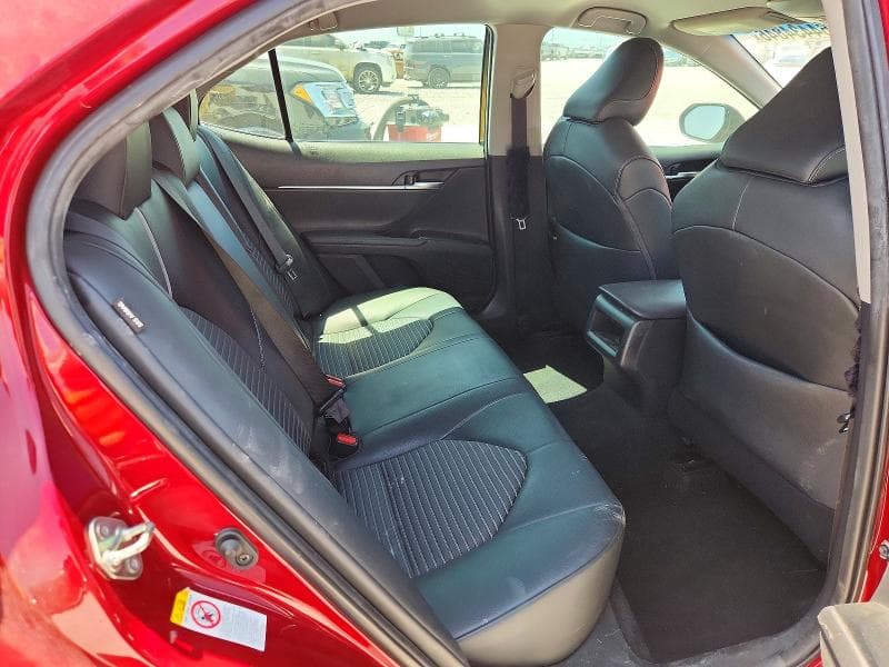 2018 TOYOTA CAMRY SE 10