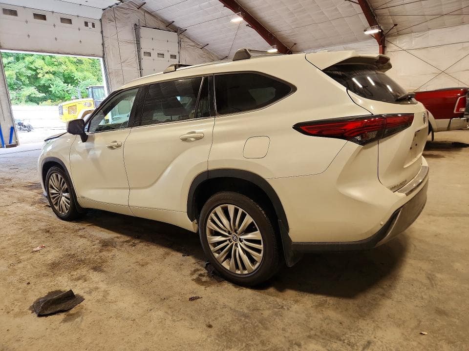 2023 TOYOTA HIGHLANDER HYBRID PLATINUM 2
