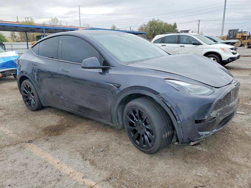 2024 TESLA MODEL Y 4