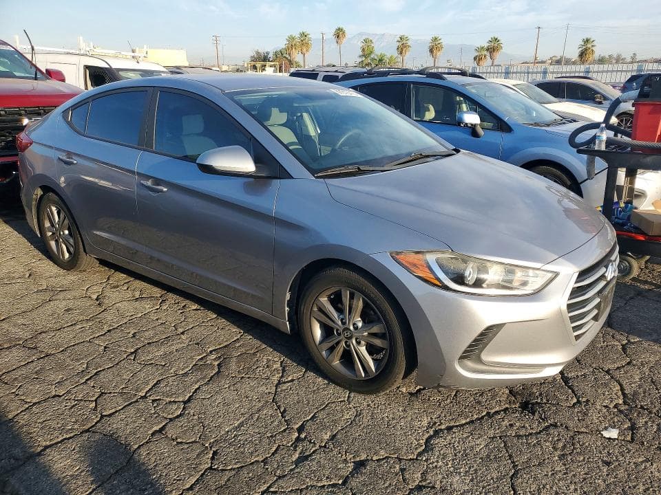 2017 HYUNDAI ELANTRA SE 4