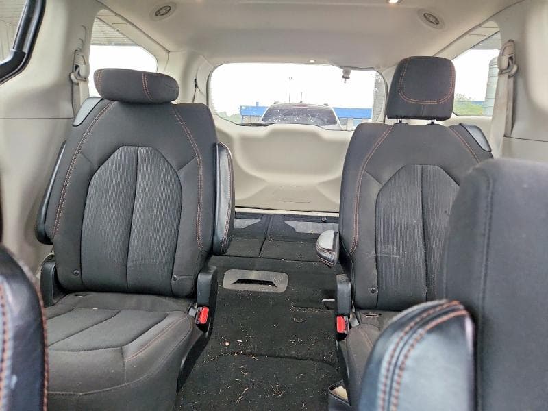 2017 CHRYSLER PACIFICA TOURING 10