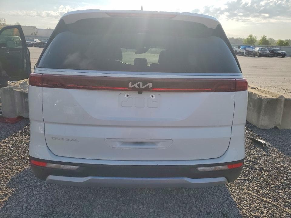 2024 KIA CARNIVAL LX 6