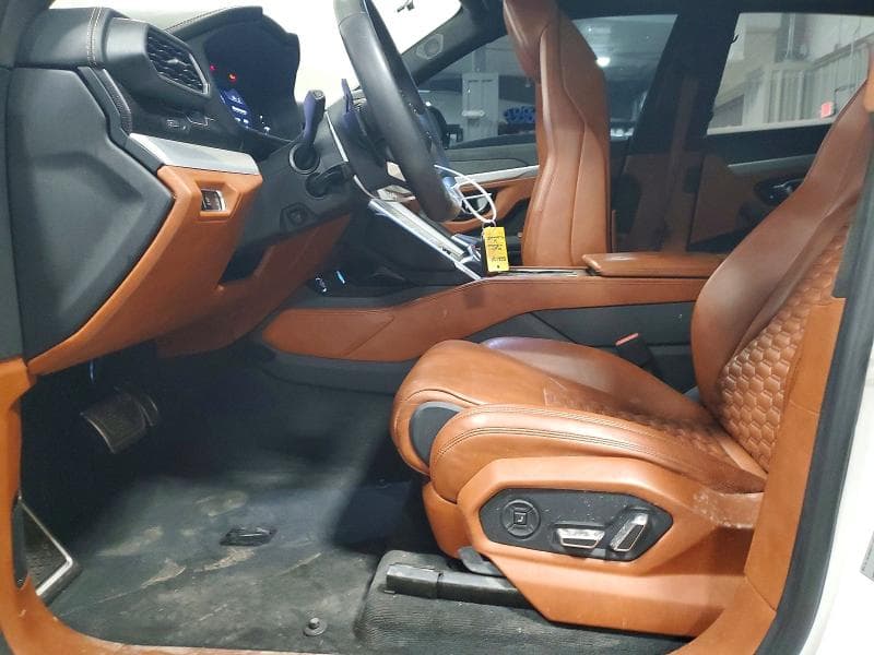 2019 LAMBORGHINI URUS 7